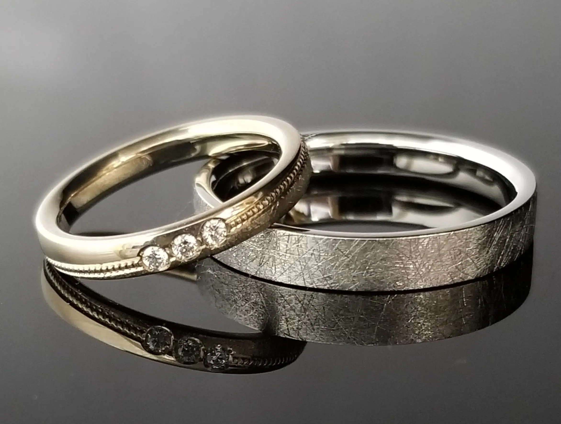 3石のメレダイヤモンドが光り輝くデザイン | 結婚・婚約指輪のオーダーメイドは鍛造指輪＜TANZO＞