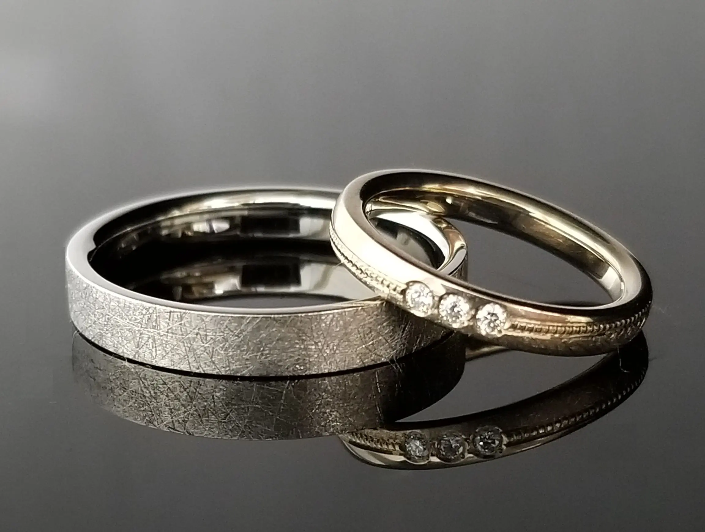 3石のメレダイヤモンドが光り輝くデザイン | 結婚・婚約指輪のオーダーメイドは鍛造指輪＜TANZO＞