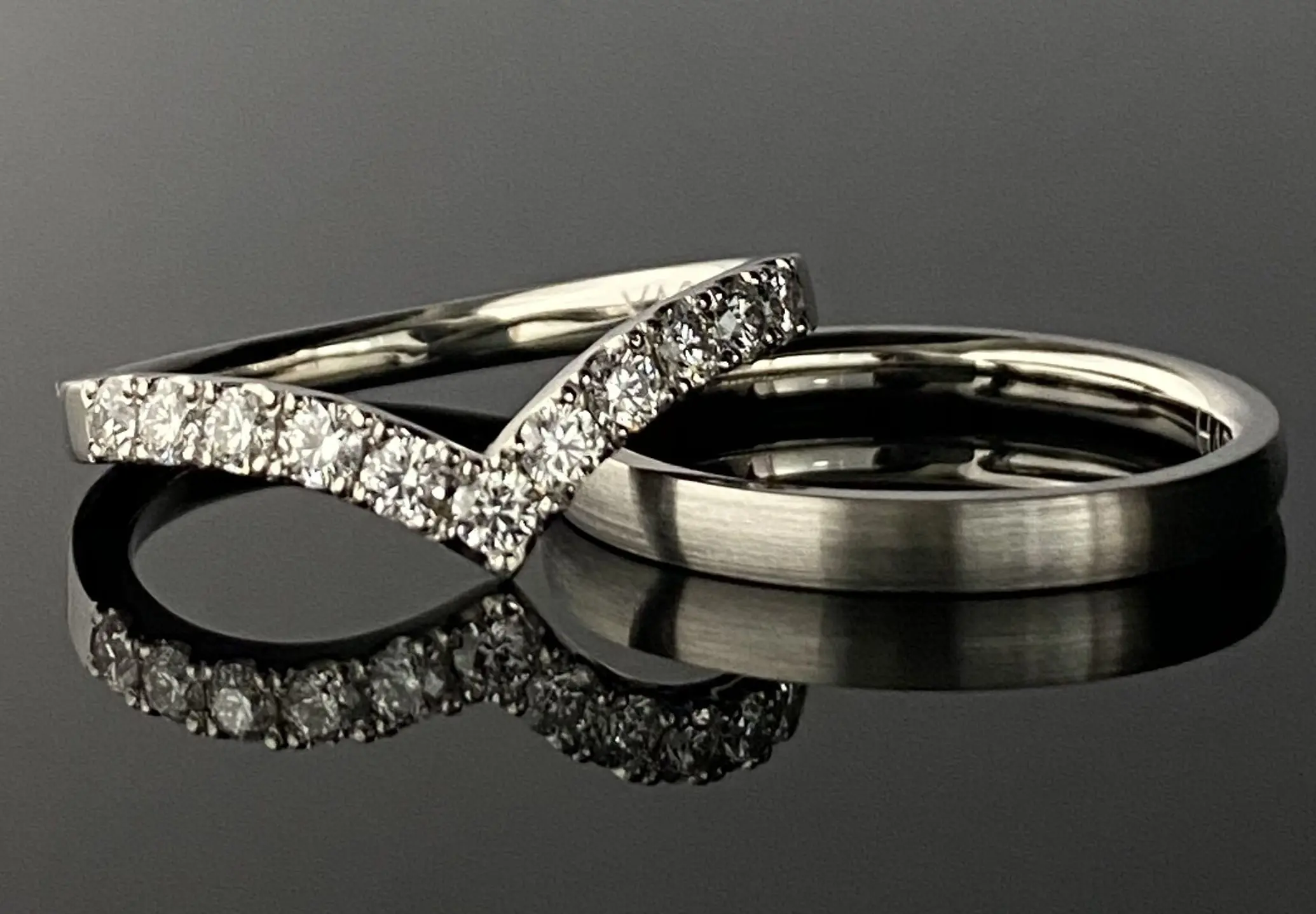 ウェーブエタニティリングとウェーブ結婚指輪のセットデザイン | 結婚・婚約指輪のオーダーメイドは鍛造指輪＜TANZO＞