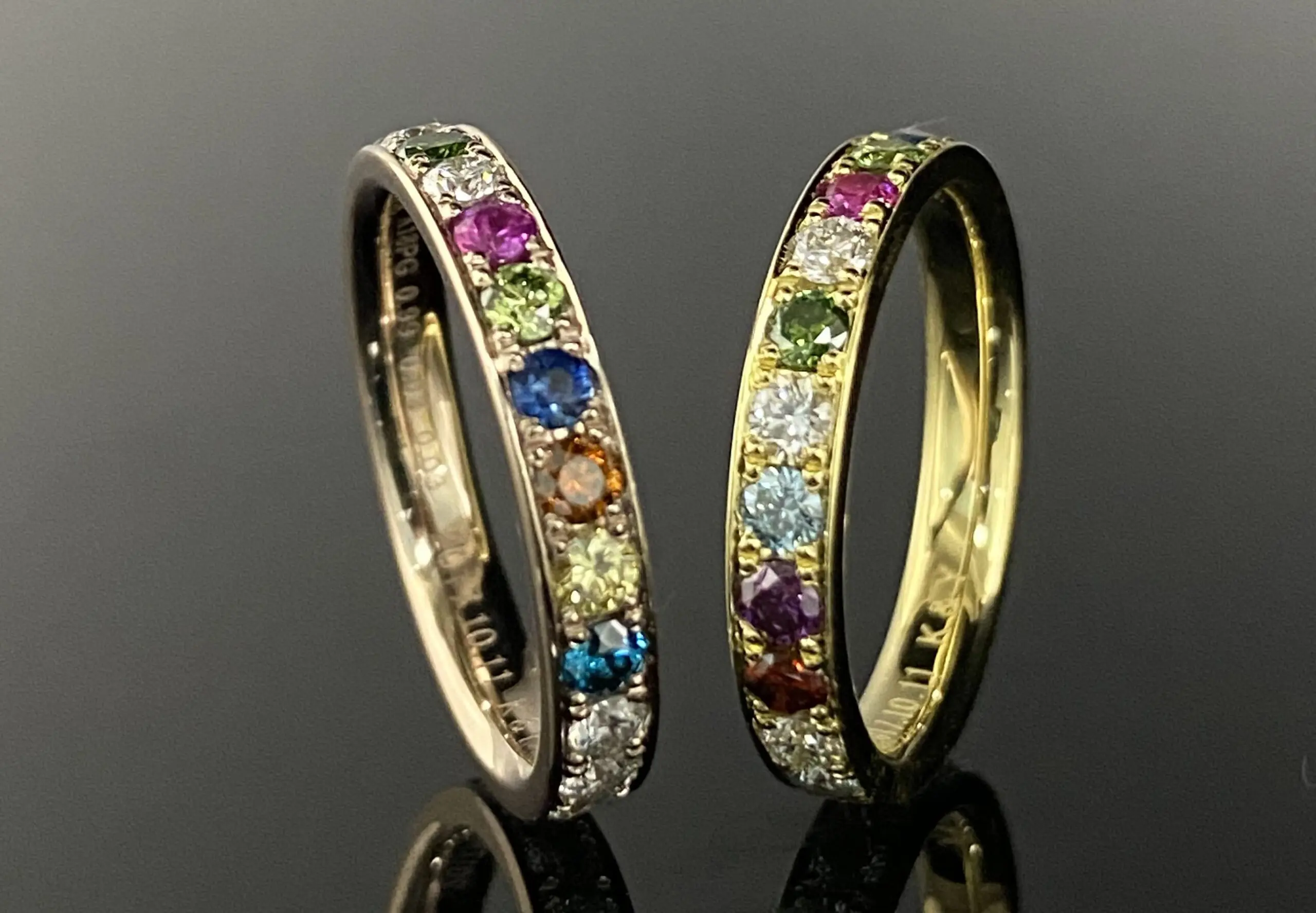 カラーダイヤモンドの輝きが美しいフルエタニティリング | 結婚・婚約 