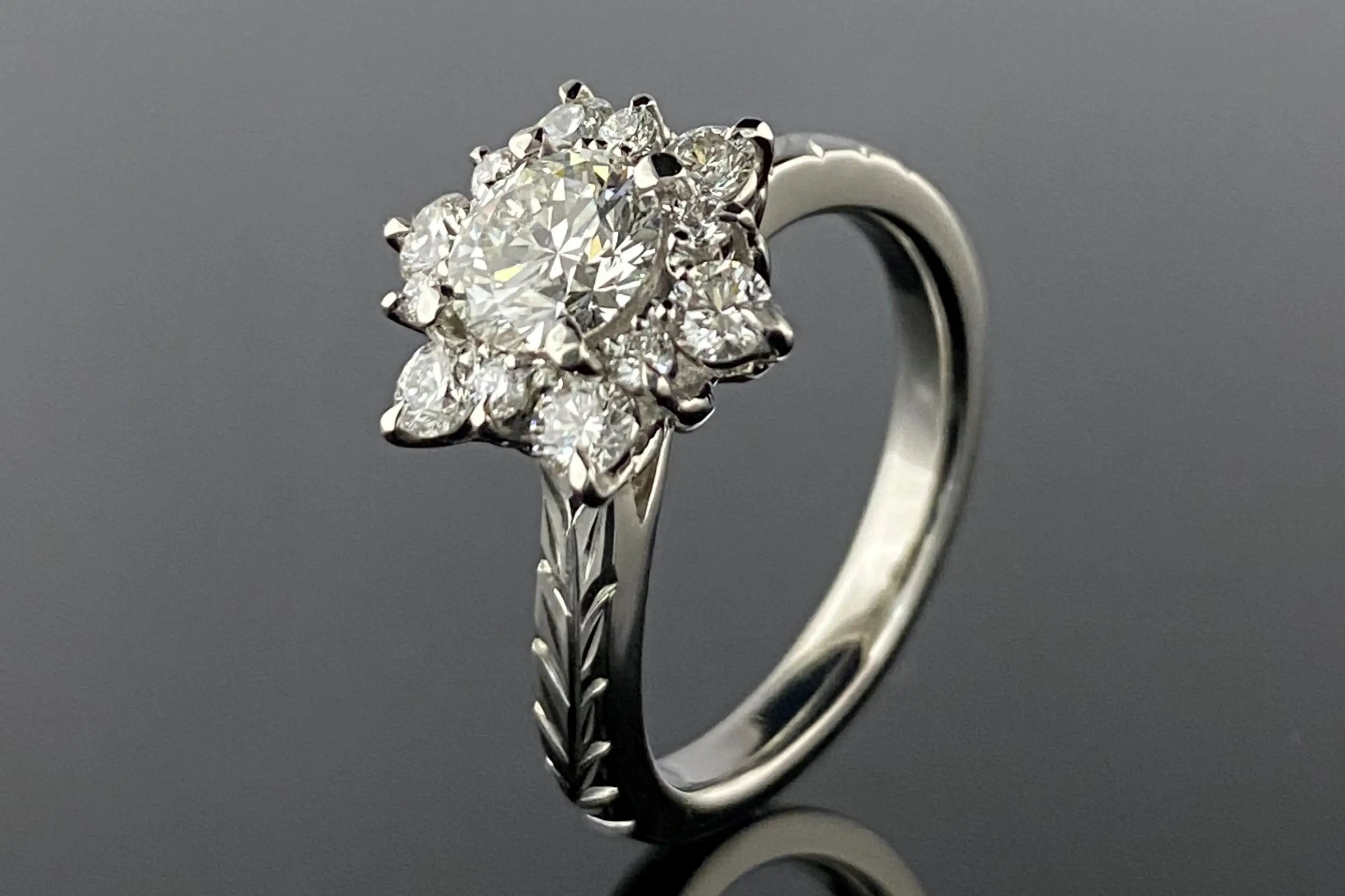 永遠の愛の象徴、月桂樹のデザイン | 結婚・婚約指輪のオーダーメイドは鍛造指輪＜TANZO＞