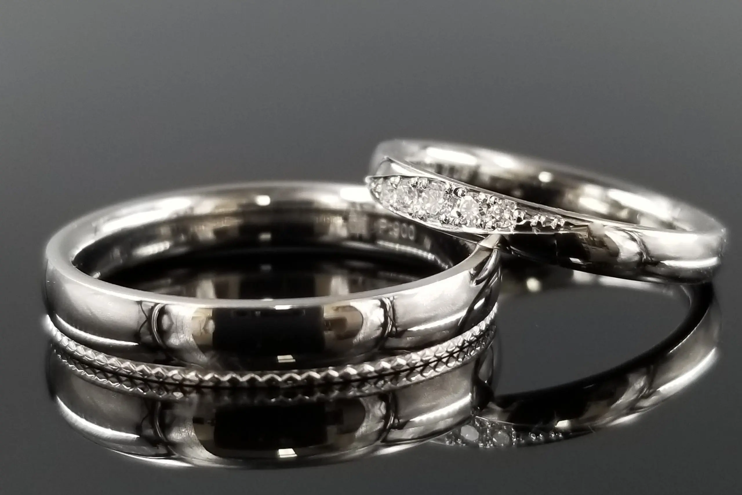 シンプルなデザインは、内側の刻印にこだわりました。 | 結婚・婚約指輪のオーダーメイドは鍛造指輪＜TANZO＞