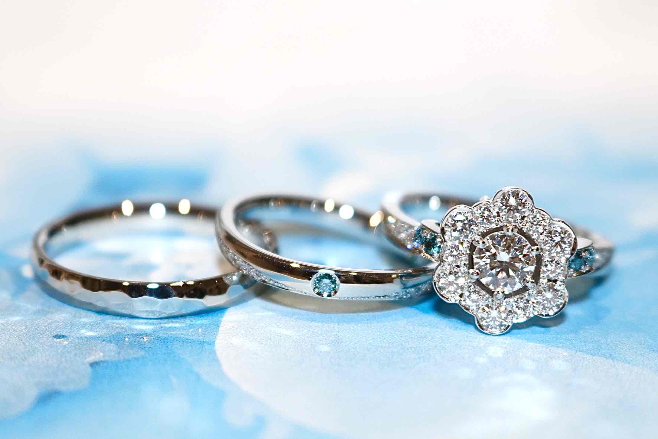 “永遠の幸せ”ブルーダイヤモンドを魅せるデザインのサムネイル