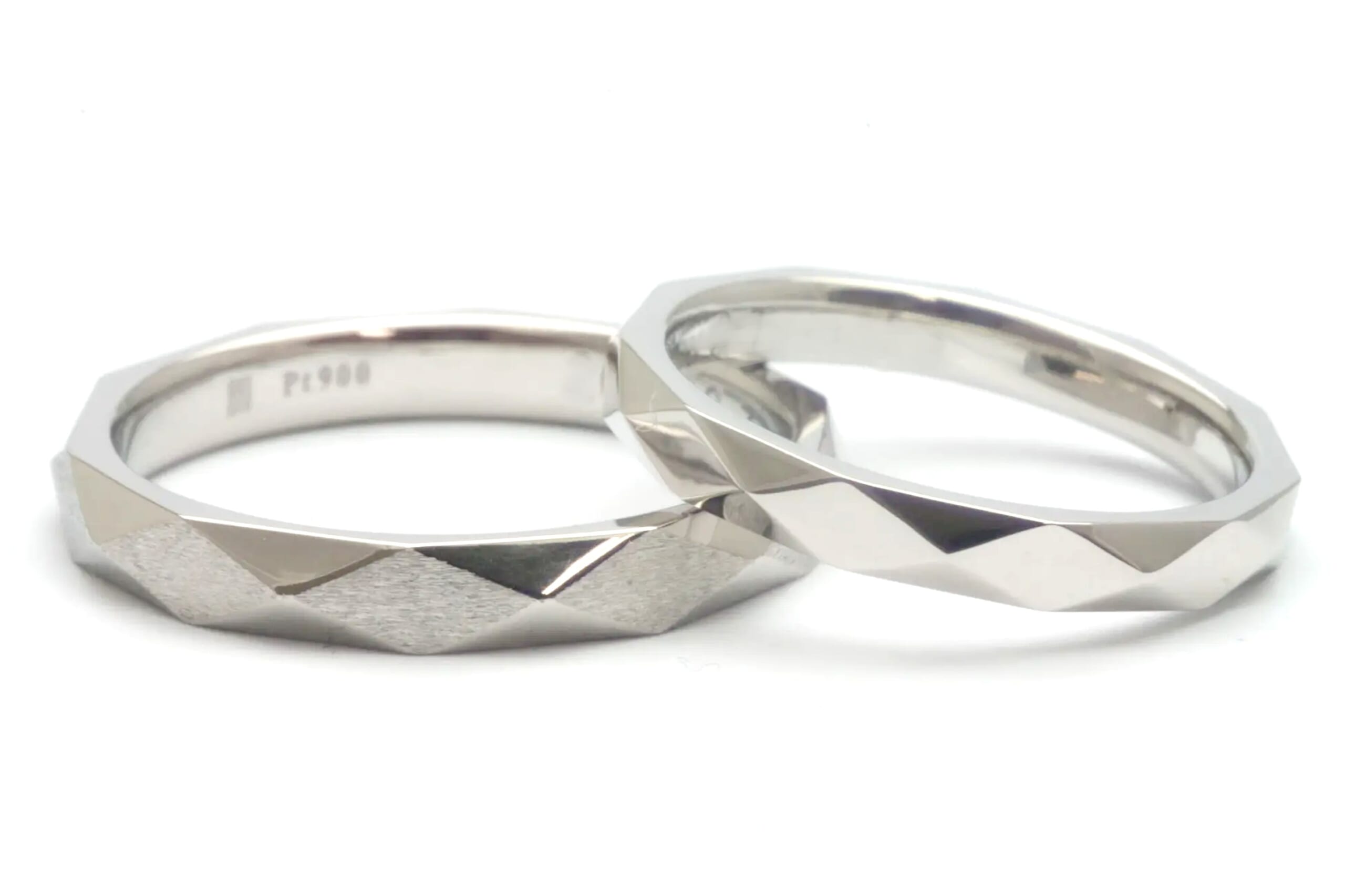 カッティングの美しいご結婚指輪のサムネイル